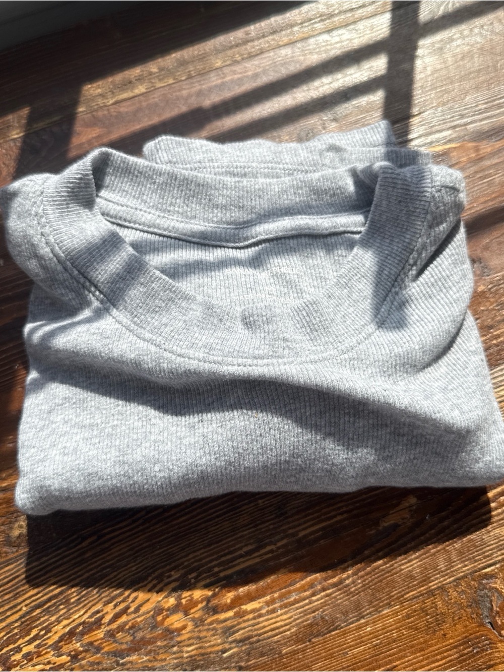Banana Republic Heather Gray Short Sleeve Ribbed Tee - Picture 5 of 6